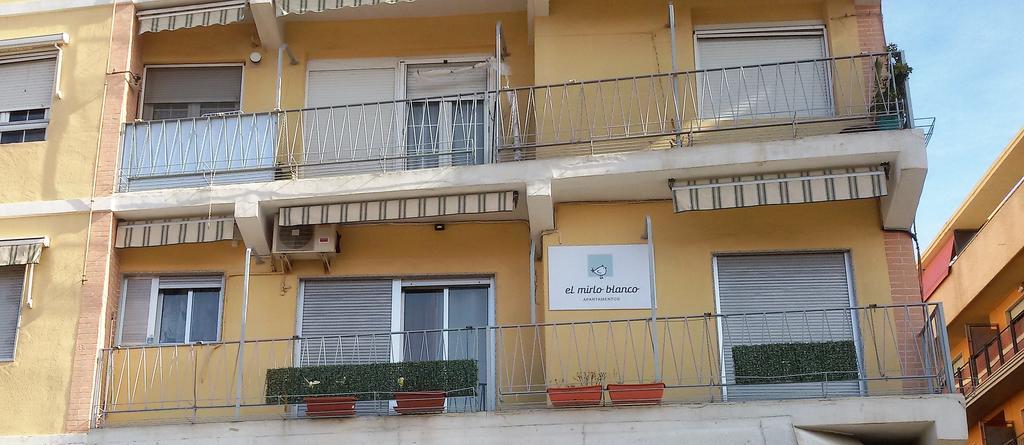 Apartamento El Mirlo Blanco Villena Exteriör bild